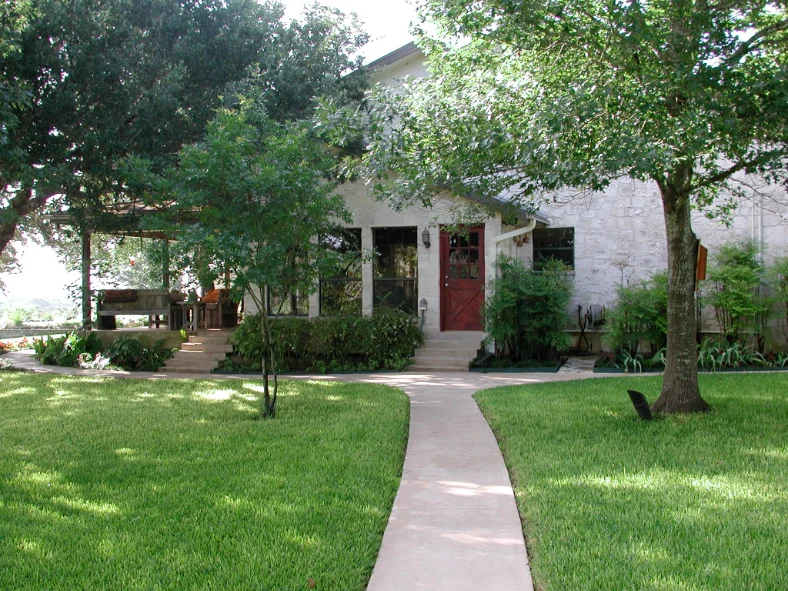 Sidewalk up to lodging at Paniolo Ranch